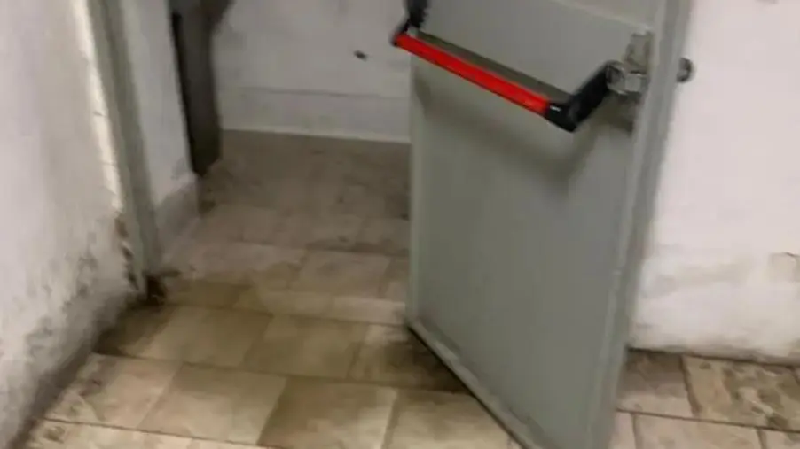 Catanzaro, allo stadio 'Ceravolo' i bagni della curva ovest allagati e senza luce: "Una vergogna"