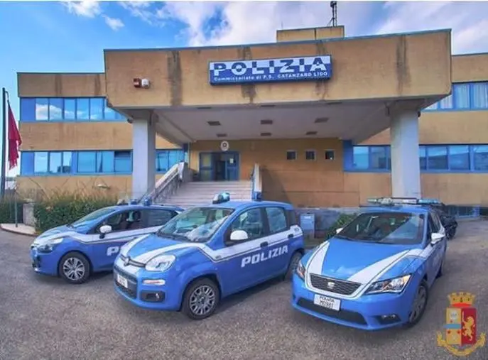 Catanzaro, atti persecutori contro il vicino: ai domiciliari il padre e due figli