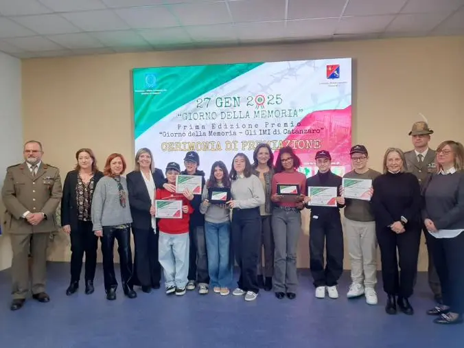 Giornata della Memoria, l'IC Gatti-Manzoni-Augruso di Lamezia premiato dall’Esercito e dall’USR