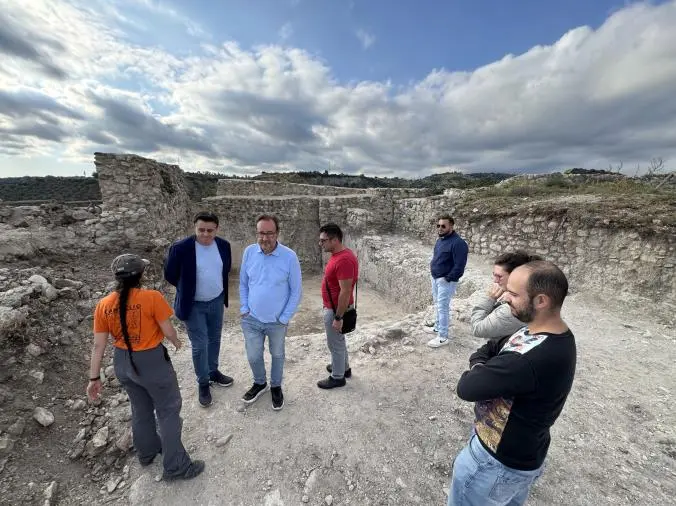 Simeri Crichi, nuove scoperte al Castello Bizantino: riaffiora ambiente padronale di grande pregio