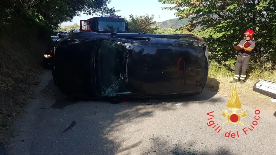 images Perde il controllo della sua auto e si ribalta: ferita una donna a Simeri Crichi