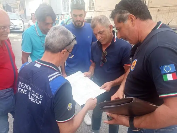 images Sciame sismico a Campi Flegrei, a supporto anche i tecnici della Protezione Civile Calabria