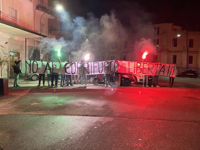 Ai giardinetti di San Leonardo protesta anti coprifuoco a Catanzaro (VIDEO)