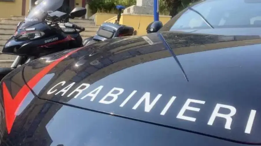 Soverato, arrestato il titolare di un negozio di “cannabis light”: aveva anche hashish e marijuana 
