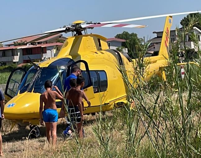 images Tragedia a Sellia Marina, turista 83enne muore in acqua: inutili i soccorsi 