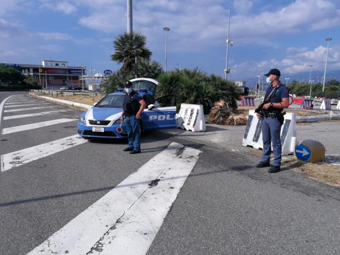 images Villa San Giovanni, aggredisce la moglie con una stampella all’interno di un negozio: arrestato