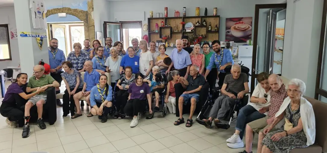 images Il gruppo scout Agesci di Catanzaro in visita a CasaPaese per uno scambio di emozioni e umanità con gli ospiti affetti da demenza