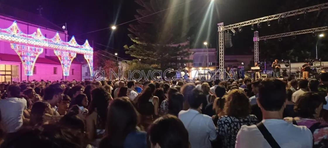 Catanzaro, Eman chiude i festeggiamenti per Maria SS. Di Porto Salvo: piazza piena 