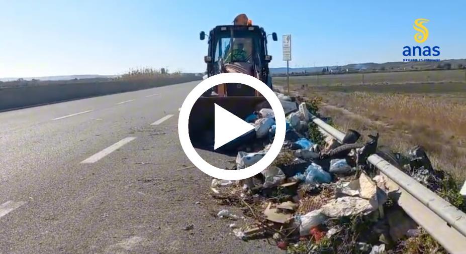 images Cooperazione tra Anas e Comune di Crotone per ripulire dai rifiuti la Statale 106 (VIDEO)
