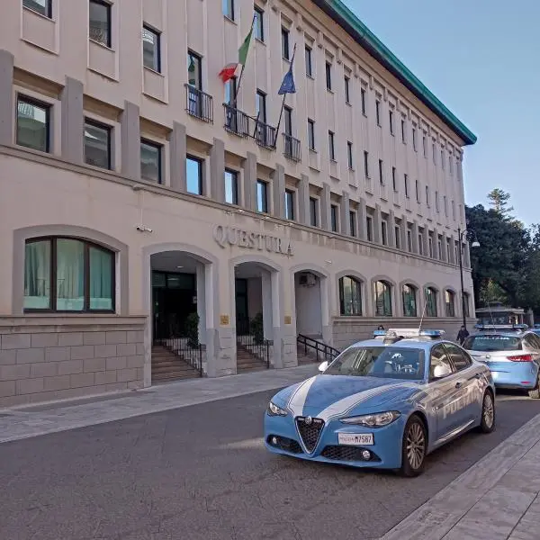 Sorpresi mentre bruciavano matasse di rame: 2 arresti a Reggio