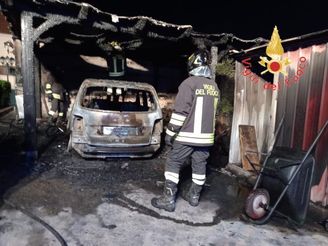 images Incendio ad una dependance di una villetta a Falerna: nessun ferito 