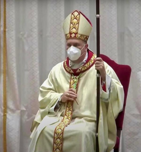 images Fede, preghiera e tessuti pregiati: ecco i paramenti del Vescovo Maniago realizzati da Desta