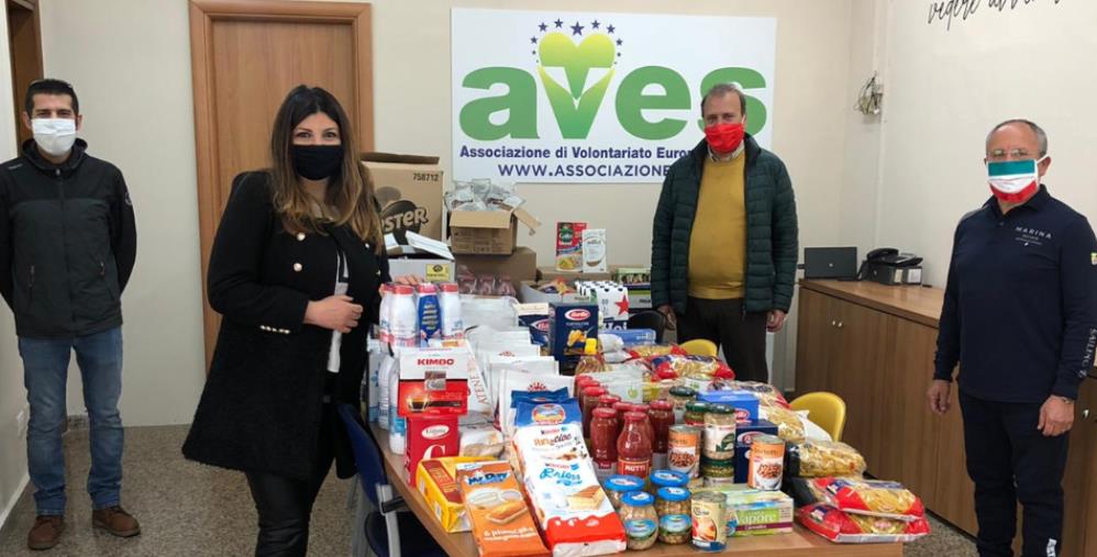 Coronavirus. A Castrovillari la solidarietà non si ferma. L'Aves consegna alla Caritas della parrocchia dei Sacri Cuori prodotti alimentari per le famiglie