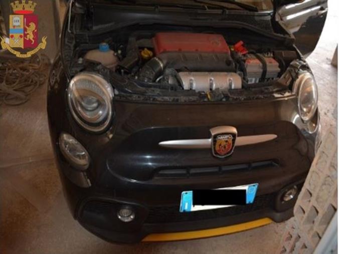 images Nel garage nascondeva un'auto risultata rubata, 42enne vibonese denunciato per ricettazione 