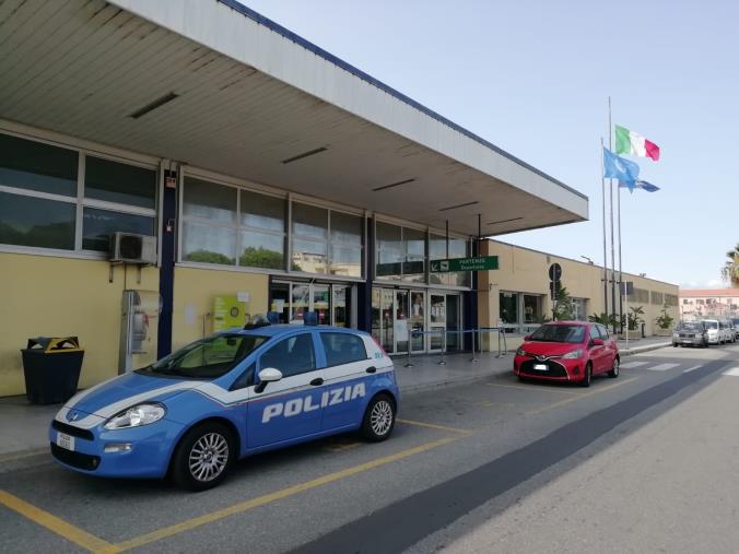 Ruba una valigia in aeroporto di Reggio Calabria: trovato e denunciato per furto aggravato