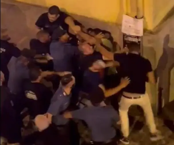 images Squillace, rissa durante la festa “Taranta e dintorni” ma risolve tutto un poliziotto fuori servizio   