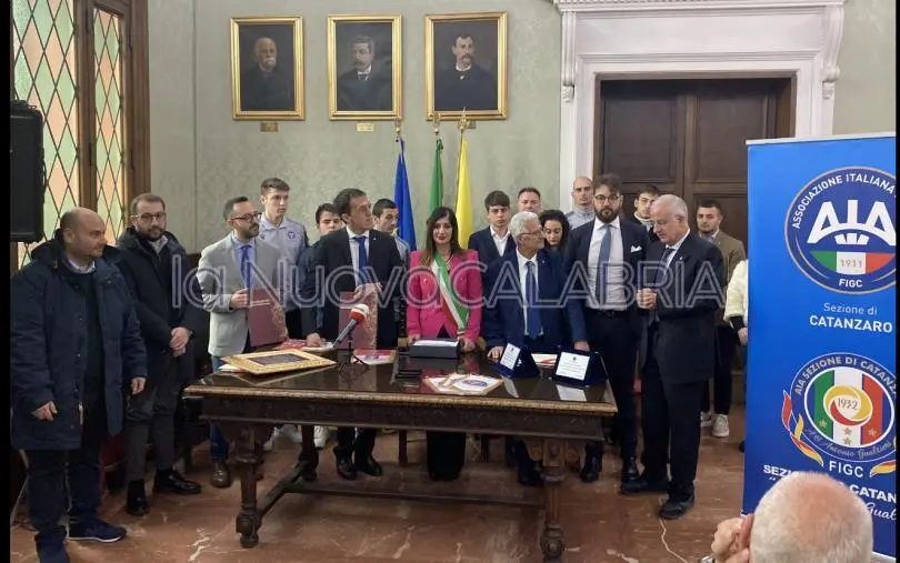 images Catanzaro e Busto Arsizio ‘Città europee dello Sport 2023’: firmato il gemellaggio tra le sezioni Aia 
