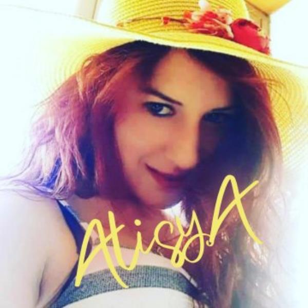 images Alisya, la cantante lucana adottata dalla Calabria: "Questa terra mi ha regalato tante soddisfazioni" (VIDEO MESSAGGIO)