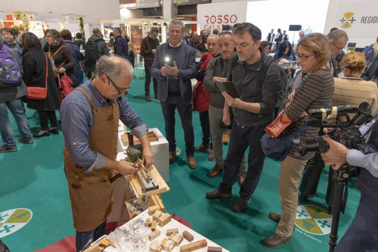 La  manualità e la creatività degli artigiani calabresi protagonisti alla Fiera di Milano  