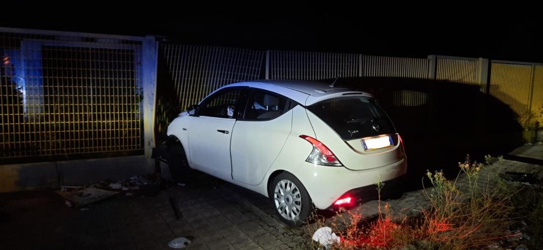 Ruba un'auto, poi l'inseguimento a Reggio Calabria: arrestato un 40enne