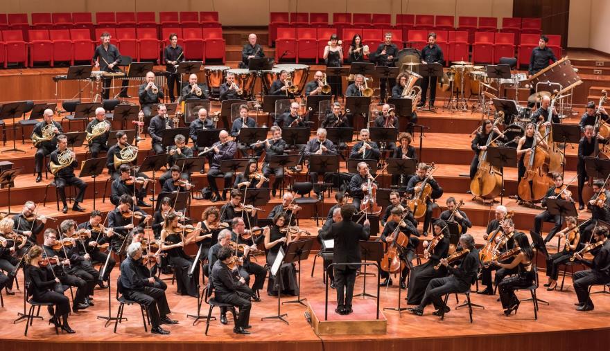 images Catanzaro, sul palco del teatro Politeama l’Orchestra sinfonica nazionale della Rai diretta da John Axelrod

 