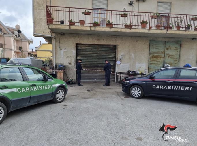 images Lamezia Terme, scoperta autofficina abusiva: sequestrate attrezzature e rifiuti speciali 
