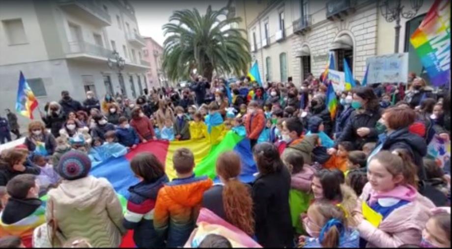 images Anche la scuola Don Milani di Lamezia Terme in “Marcia per la pace”