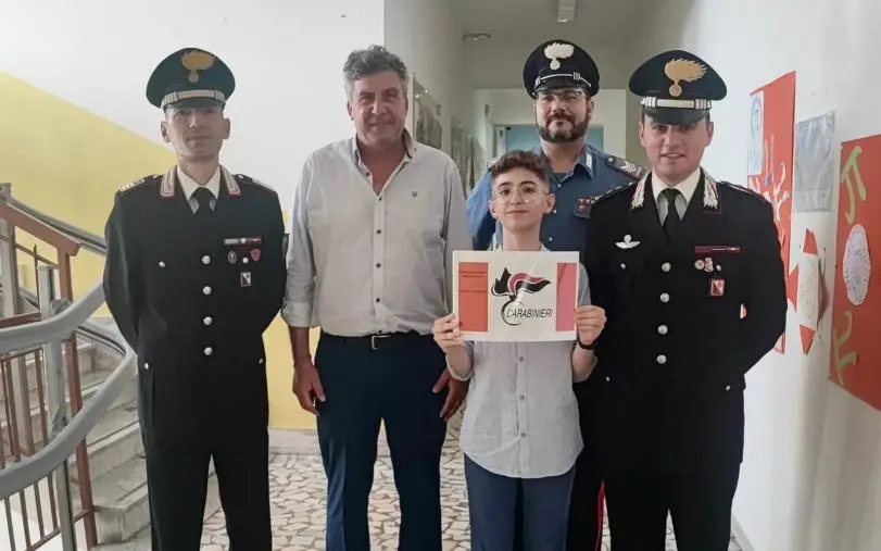 images Studente di Sellia Marina presenta la tesina degli esami sulla storia dei Carabinieri