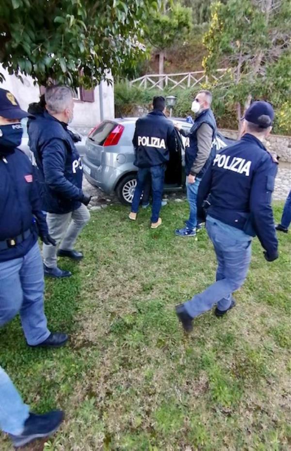 Si addestrava per diventare un terrorista dell’Isis: arrestato un cosentino  