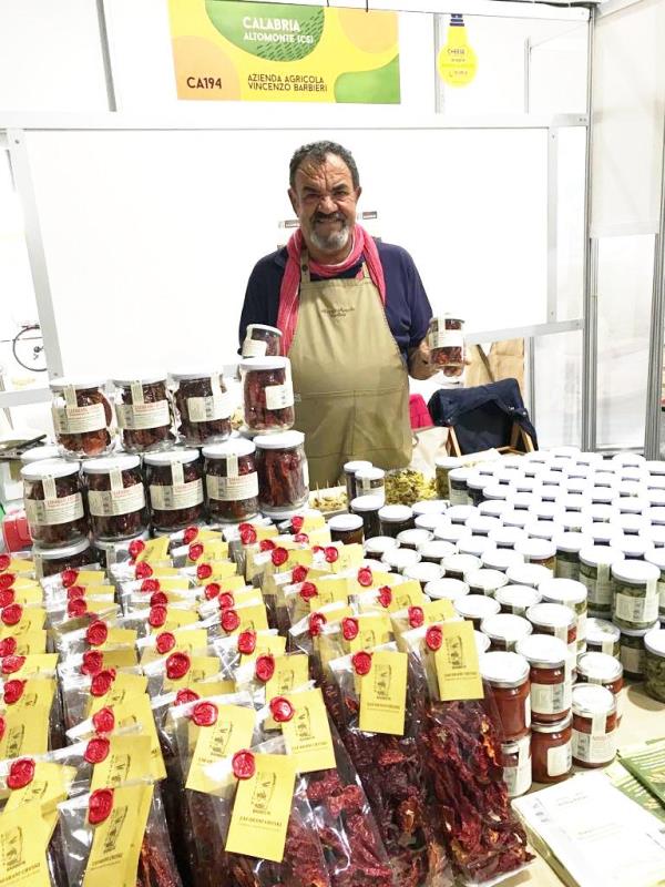 images Domenica al Mercato Urbano di Cosenza degustazione di piatti tradizionali