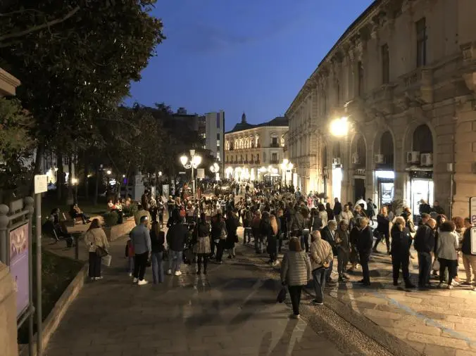 images IL SONDAGGIO. Isola pedonale permanente nel centro di Catanzaro: sei d'accordo o no? 