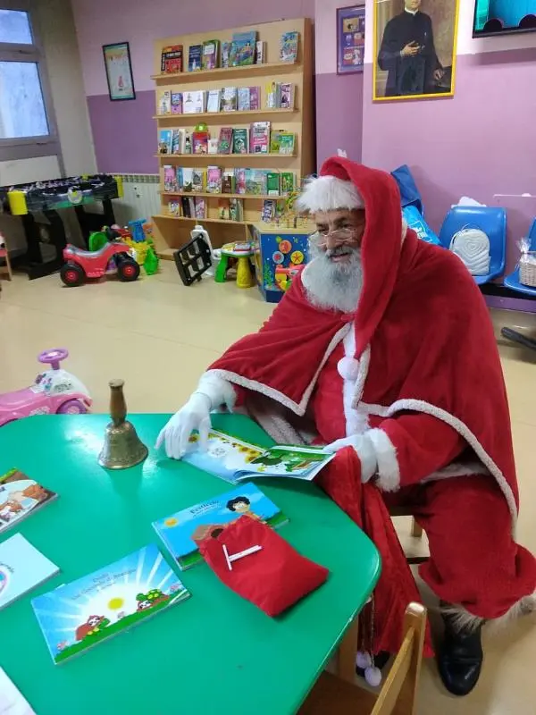 images Lamezia, i volontari di “Senza Nodi” insieme a Babbo Natale portano i doni ai bimbi ricoverati in pediatria