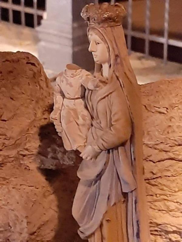 images Atto sacrilego a Castrovillari: decapitata la statua di Gesù bambino