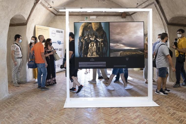 “Vanishing Languages”, al Castello Aragonese di Reggio Calabria la mostra della fotoreporter internazionale Lynn Johnson