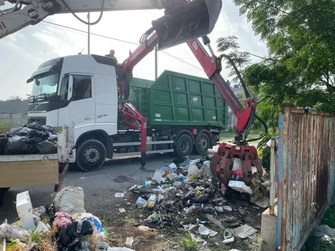 images Botricello, bonificata area capannone comunale: recuperate oltre 6 tonnellate di rifiuti