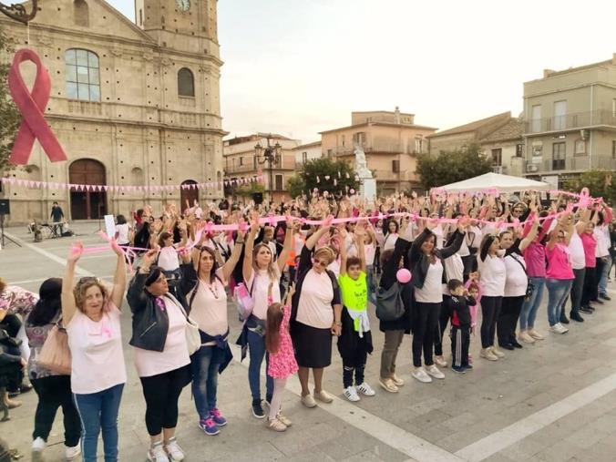 images Successo a Borgia per l'iniziativa in rosa a sostegno della ricerca sul cancro