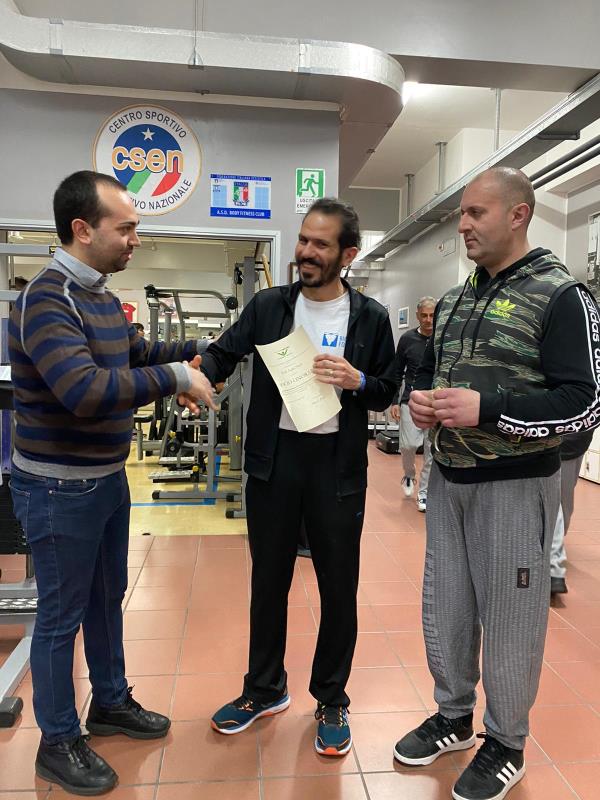 Tappa a Corigliano-Rossano per il runner ed astrofisico Luca Naso che sta percorrendo a piedi l’Italia 