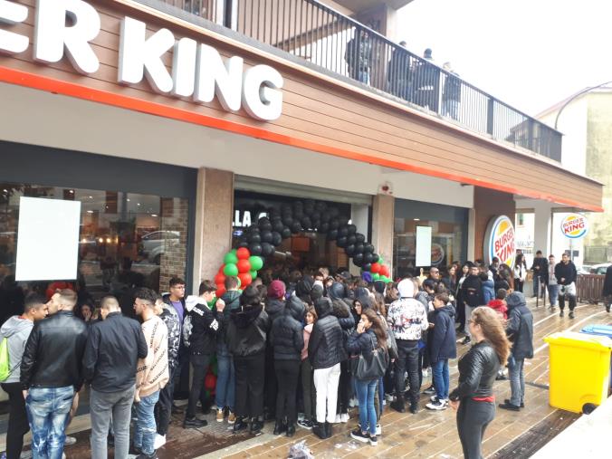 Il Burger King oggi apre le sue porte ai cittadini di Catanzaro (FOTO)