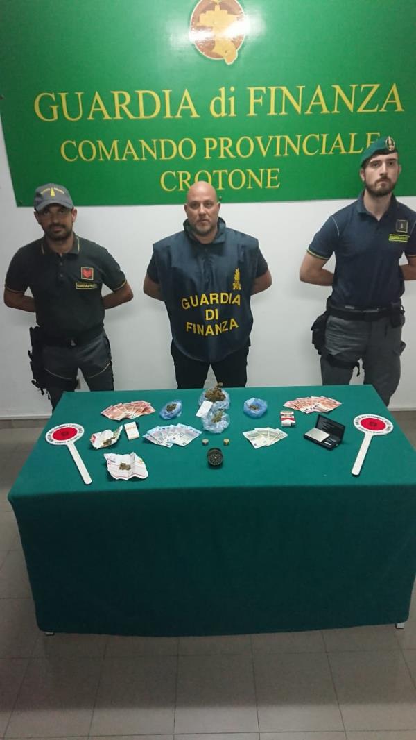 images Crotone. Spaccio di droga al centro giovanile San Domenico: arrestato un 31enne