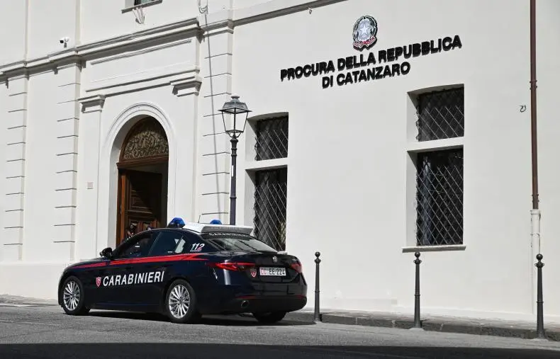 images "Frode carosello": indagati anche un poliziotto di Catanzaro e un commercialista lametino