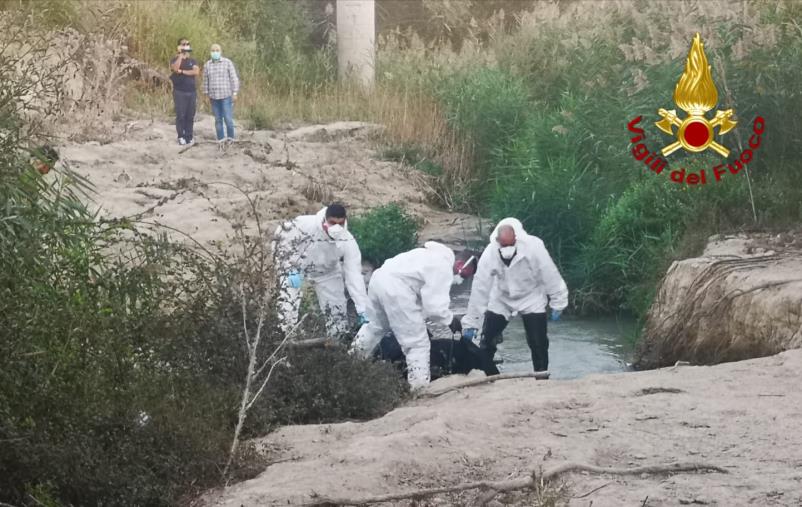 Trovato un cadavere in un ruscello ad Isola Capo Rizzuto (VIDEO)