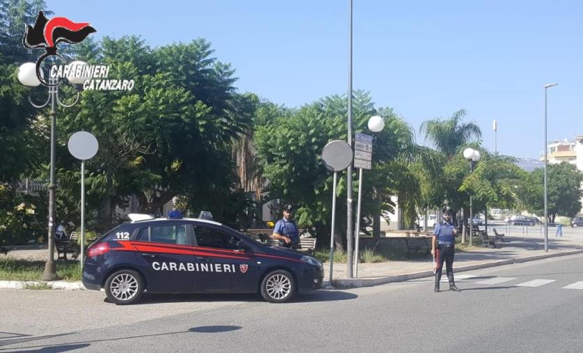 images Soverato, ruba un cellulare e poi aggredisce i carabinieri: arrestato 52enne  