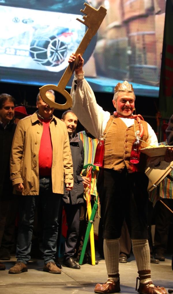 A Castrovillari è Carnevale, al via i festeggiamenti con il tradizionale corteo del giovedì grasso