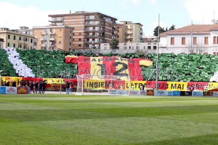 images Il corsivo giallorosso, il Catanzaro continua a cantare al Ceravolo "non passa lo straniero" (Fotogallery)