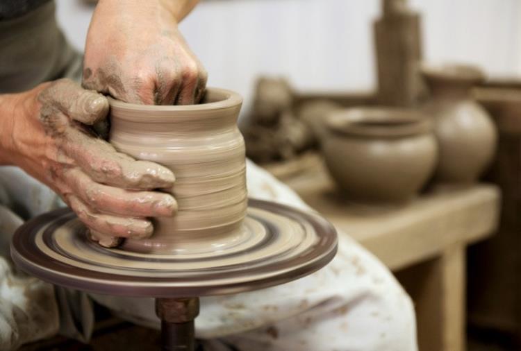 images A Belvedere Marittimo la Onlus che insegna l'arte della ceramica ai disabili