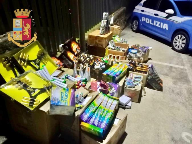 images Sequestrati oltre 100 chili di fuochi d'artificio illegali: tre denunce nel Vibonese 