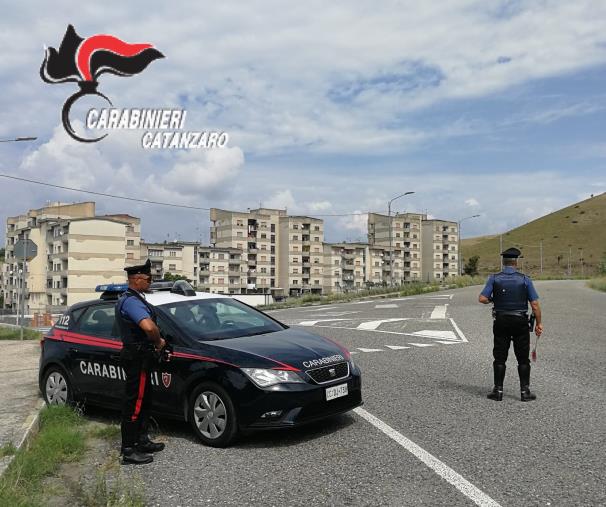 images Controllo del territorio. Droga, alcol e armi da taglio in auto: dieci denunce nel Catanzarese