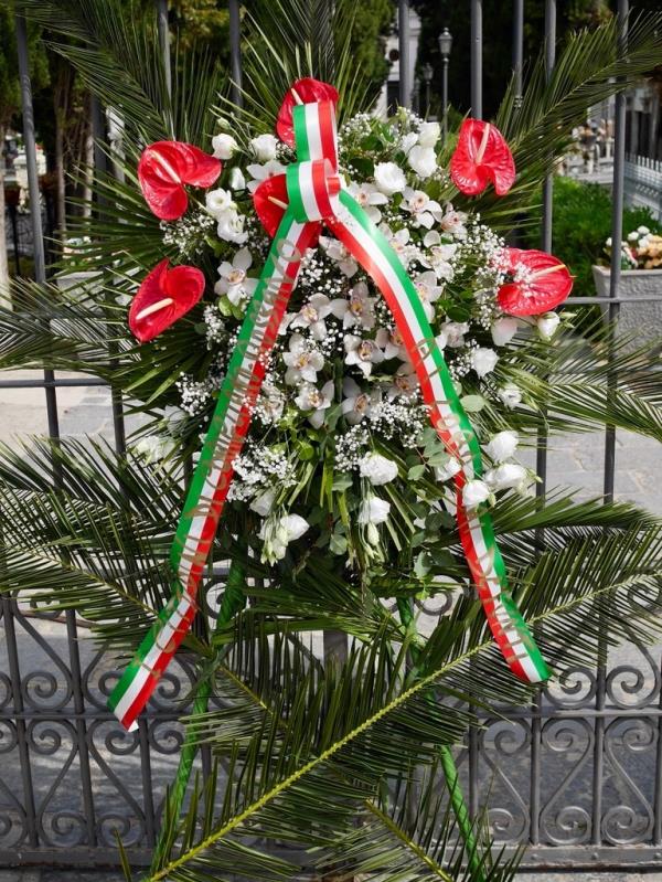 images I consiglieri comunali a Corigliano Rossano omaggiano i defunti: deposta nei due cimiteri della città una corona di fiori