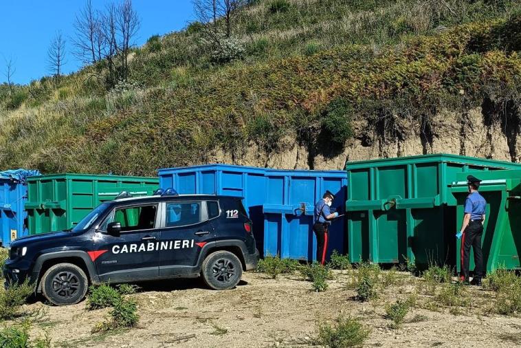 Area di stoccaggio rifiuti non autorizzata, due denunce a Zagarise