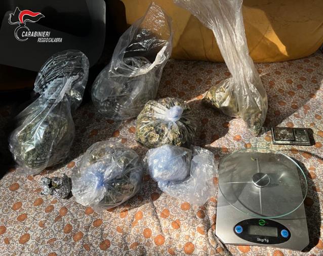 images Reggio Calabria, 400 grammi di marijuana in casa: arrestato un 31enne